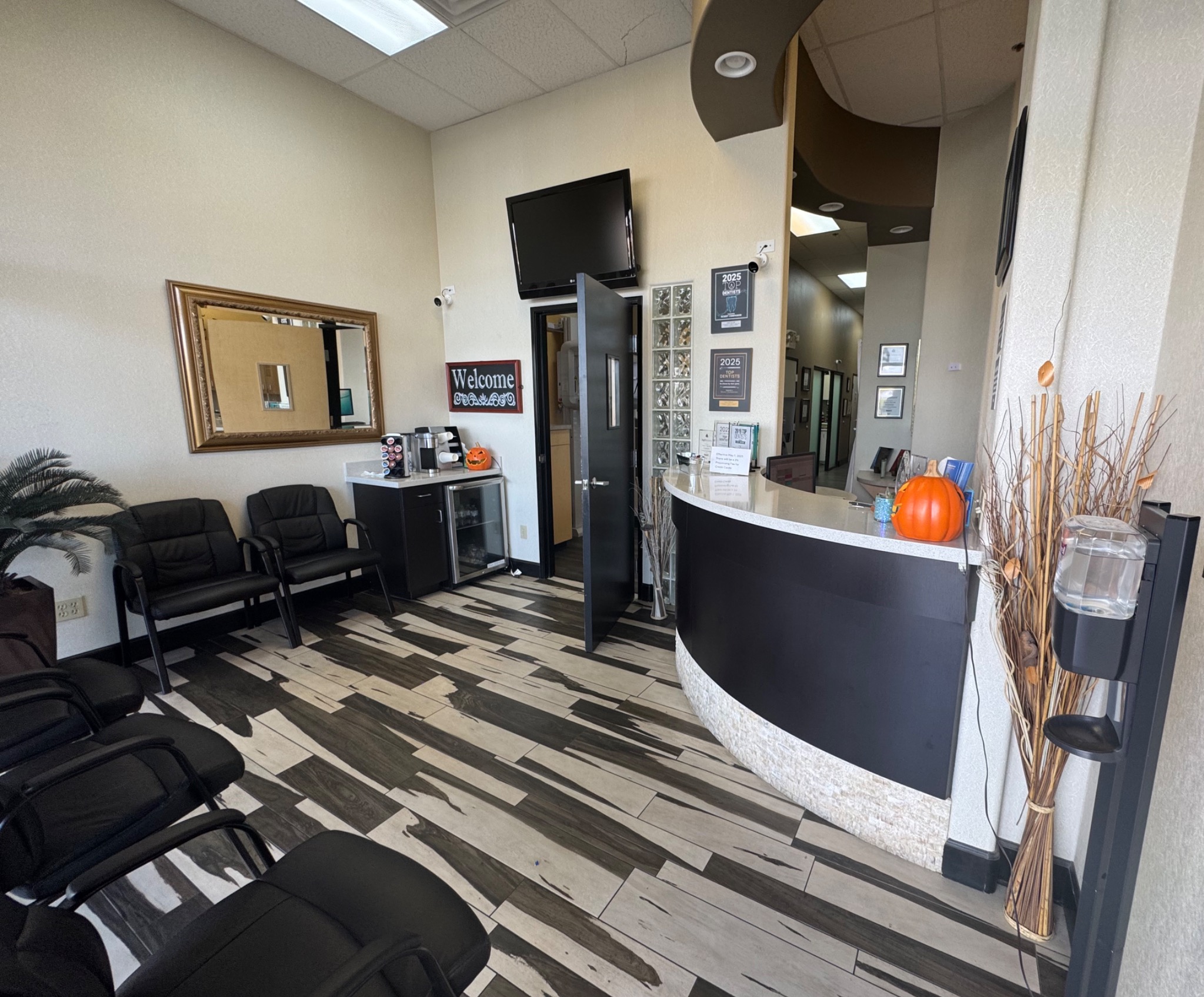 Moore Family Dentistry waiting room and reception desk